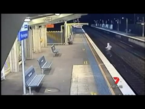 Чудесное спасение от поезда австралийского подростка